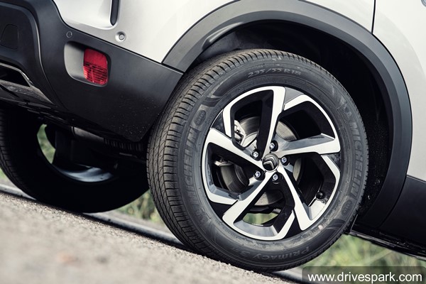 Citroen C5 Aircross Delivery: सिट्रोन सी5 एयरक्रॉस की डिलीवरी हुई शुरू, चल रही है अच्छी बुकिंग
