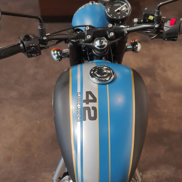 Jawa 42 Customized With New Paint Job: नए पेंट जॉब के साथ यह जावा 42 लग रही है शानदार, तस्वीरें