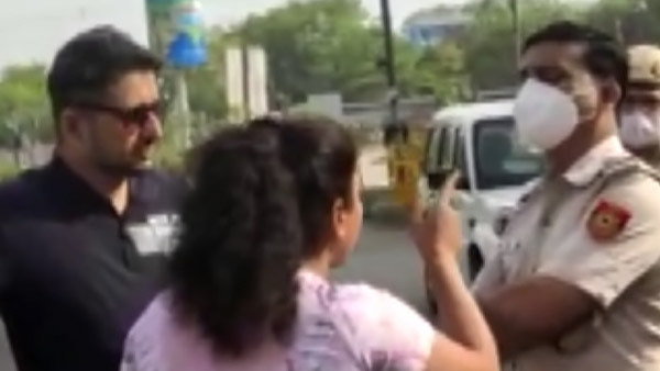 Delhi Couple Misbehaved With Police: कार में बिना मास्क पहने घूम रहा था कपल, पुलिस ने रोका तो करने लगे बवाल