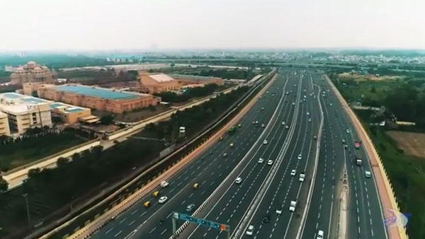 Delhi-Meerut Expressway पर सुविधाओं में कमी देख नाराज हुए नितिन गडकरी, कह डाली ये बात