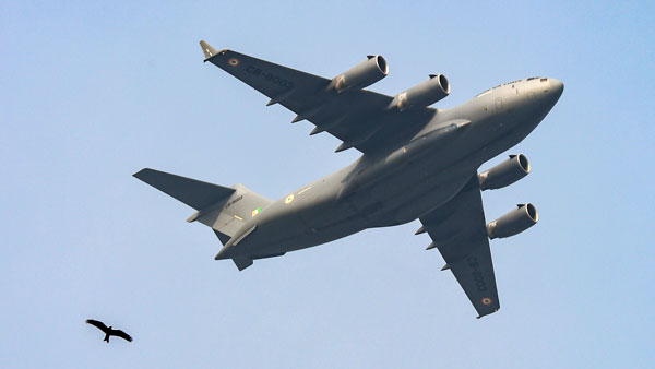 IAF C-17 & IL-76 Aircraft Transport Oxygen: भारतीय वायु सेना ने विमानों से ऑक्सीजन पहुंचाना किया शुरू, जानें