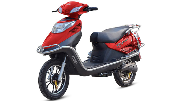 Licence Free e-Scooters: इन इलेक्ट्रिक स्कूटरों को चलाने के लिए नहीं पड़ती लाइसेंस और रजिस्ट्रेशन की जरूरत, जानें