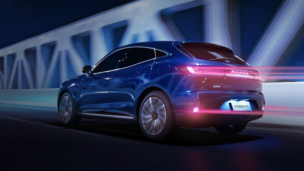 Huawei Unveiled First Electric Car: स्मार्टफोन बनाने वाली कंपनी ने पेश की पहली इलेक्ट्रिक कार, जानें क्या है खास