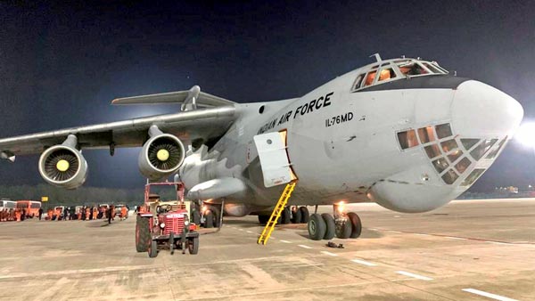 IAF C-17 & IL-76 Aircraft Transport Oxygen: भारतीय वायु सेना ने विमानों से ऑक्सीजन पहुंचाना किया शुरू, जानें