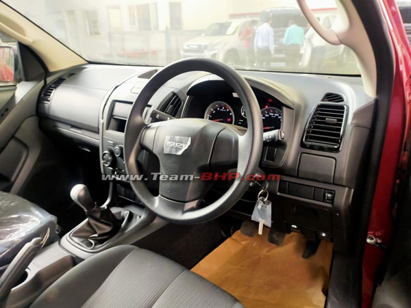 Isuzu D-Max Hi-Lander Reached Dealership: इसुजु डी-मैक्स हाई-लैंडर डीलरशिप पर आई नजर, जल्द लॉन्च