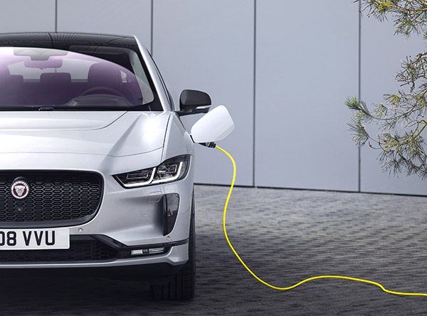 Jaguar I-Pace Black Edition: जगुआर आई-पेस ब्लैक एडिशन हुई पेश, जानें क्या हैं फीचर्स