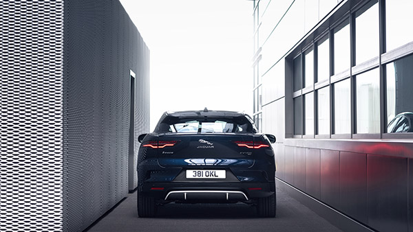 Jaguar I-Pace Black Edition: जगुआर आई-पेस ब्लैक एडिशन हुई पेश, जानें क्या हैं फीचर्स