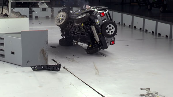 Jeep Wrangler Crash Test Video: जीप रैंगलर ने क्रैश टेस्ट में किया बेहद खराब प्रदर्शन, वीडियो आया सामने
