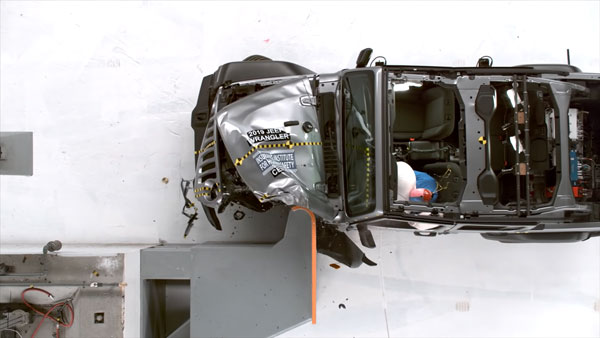 Jeep Wrangler Crash Test Video: जीप रैंगलर ने क्रैश टेस्ट में किया बेहद खराब प्रदर्शन, वीडियो आया सामने