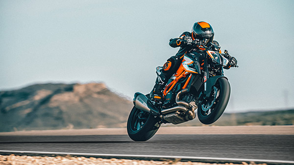 KTM 1290 Super Duke RR Unveiled: केटीएम ने पेश की ये दमदार बाइक, बनाई जाएगी केवल 500 यूनिट
