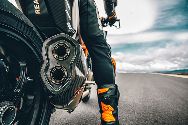 KTM 1290 Super Duke RR Unveiled: केटीएम ने पेश की ये दमदार बाइक, बनाई जाएगी केवल 500 यूनिट