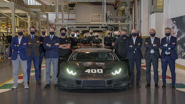 Lamborghini Huracan Production Milestone: लेम्बोर्गिनी ने पूरा किया 400 हुराकन कारों का उत्पादन