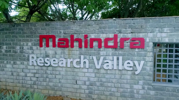 Mahindra XUV700 SUV Unveiled: महिंद्रा की नई एसयूवी एक्सयूवी700 की हुई घोषणा, जानें कब होगी लॉन्च