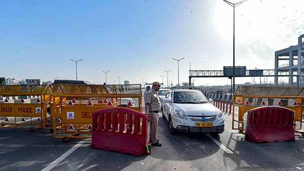 Mask In Car Compulsory: कार में अकेले होने पर भी मास्क पहनना जरूरी, दिल्ली हाईकोर्ट का फैसला