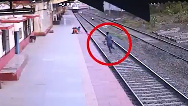 Jawa To Honor Railways Hero Mayur: जान की परवाह न करते हुए बचाई बच्चे की जान, जावा करेगी सम्मान