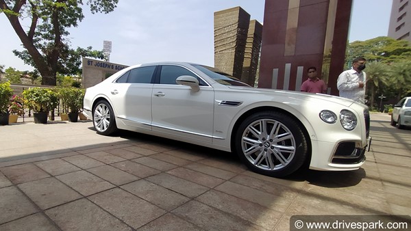 Bentley Bentayga And Flying Spur Showcased: बेंटले बेंटायगा और फ्लाइंग स्पर को बेंगलुरु में किया शोकेस, देखें