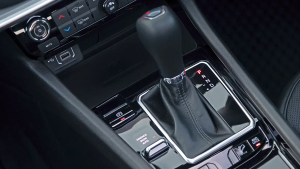 Jeep Compass 7 Seater Teaser: जीप कम्पास 7 सीटर का नया टीजर हुआ जारी, जानें क्या हो सकता नाम