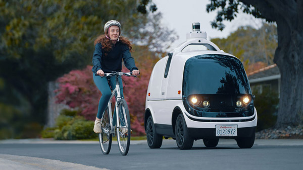 Dominos Pizza Delivery Robot: घर पर पिज्जा डिलीवर कर रहा है यह रोबोट, करता है समय की बचत