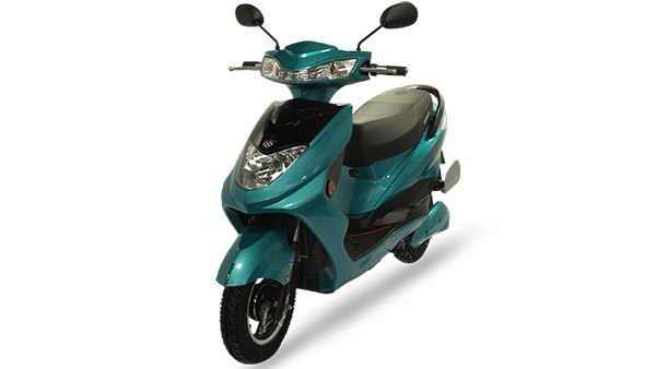 Licence Free e-Scooters: इन इलेक्ट्रिक स्कूटरों को चलाने के लिए नहीं पड़ती लाइसेंस और रजिस्ट्रेशन की जरूरत, जानें