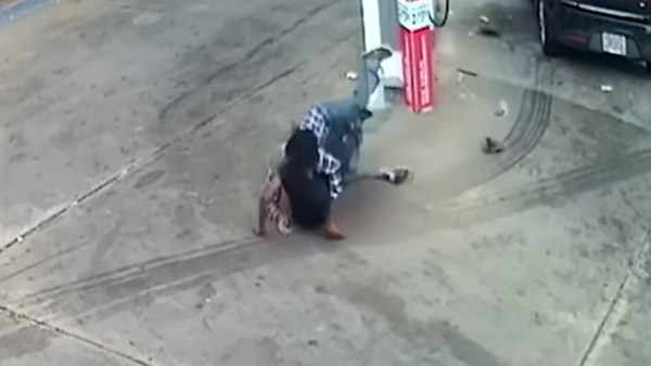 82-Year-Old Fights Off Teenage Thief: कार चोरी करने आए चोर के छूटे पसीने, 82 साल के बुजुर्ग ने दिखाया दम