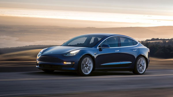 Tesla Showroom India: टेस्ला भारत में तीन शहरों में शोरूम खोलने की कर रही है तैयारी, जगह की तलाश हुई शुरू