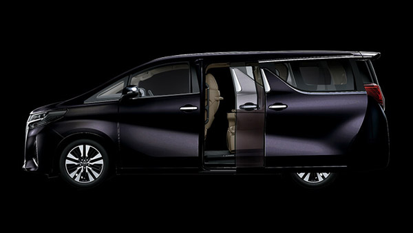 Toyota Crown (Vellfire) Showcased: भारत में बिकने वाली टोयोटा वेलफायर चीन में हुई पेश, नाम बदला