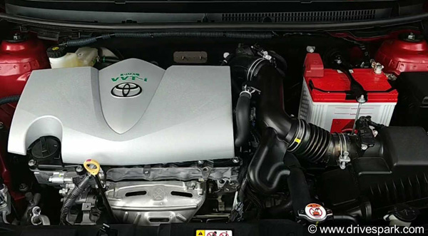 Toyota Yaris New Decals: टोयोटा यारिस के नए डेकल बनाएंगे कार को शानदार, देखें कैसी दिखती है कार