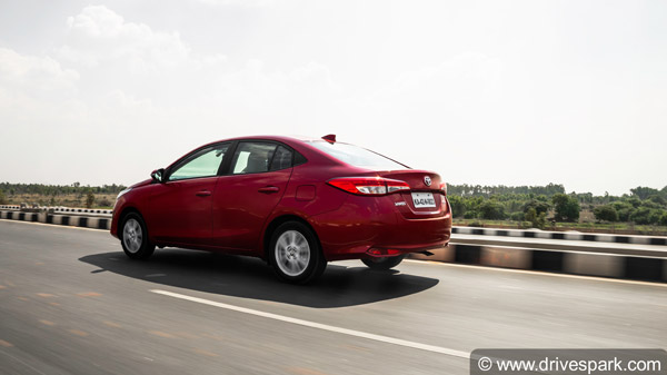 Toyota Yaris New Decals: टोयोटा यारिस के नए डेकल बनाएंगे कार को शानदार, देखें कैसी दिखती है कार