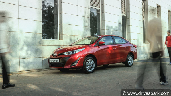 Toyota Yaris New Decals: टोयोटा यारिस के नए डेकल बनाएंगे कार को शानदार, देखें कैसी दिखती है कार