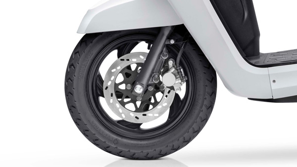 Tvs iQube Sales March 2021: टीवीएस आईक्यूब ने बजाज चेतक को पछाड़ा, मार्च में बिक गए इतने यूनिट्स