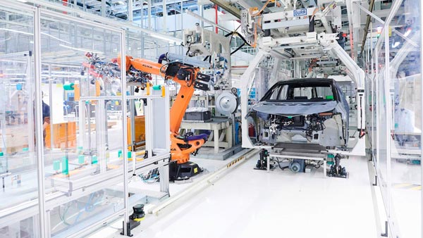 Jaguar-Land Rover Halt Production In UK: जगुआर-लैंड रोवर ने चिप की कमी के चलते उत्पादन किया बंद