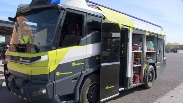 World’s First Electric Fire Truck: ये है दुनिया की पहली इलेक्ट्रिक फायर ब्रिगेड ट्रक, लगे हैं कैमरे और ड्रोन