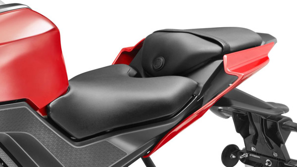 Yamaha YZF R-15 V3 Metallic Red: यामाहा वाइजेडएफ आर-15 वी3 मटैलिक रेड रंग में हुई लाॅन्च, यह है कीमत