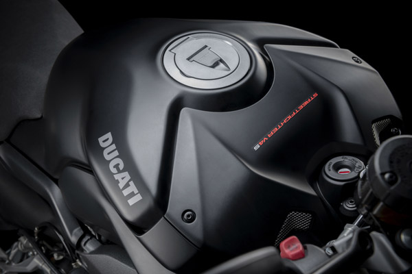 Ducati इंडिया ने दिखाई Streetfighter V4 नेकेड बाइक की झलक, जल्द होगी लाॅन्चDucati इंडिया ने दिखाई Streetfighter V4 नेकेड बाइक की झलक, जल्द होगी लाॅन्च