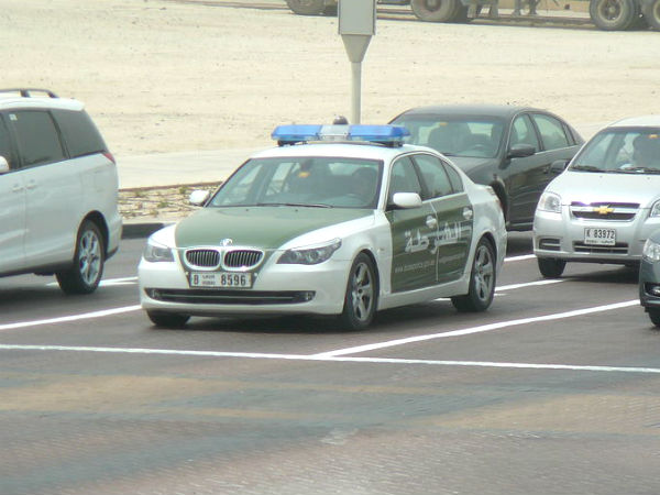 Dubai Police New Car: दुबई पुलिस ने अपने बेड़े में जोड़ी यह लग्जरी एसयूवी, कई महंगी कारें पहले से है मौजूद