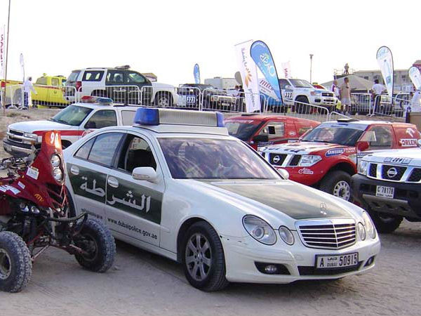 Dubai Police New Car: दुबई पुलिस ने अपने बेड़े में जोड़ी यह लग्जरी एसयूवी, कई महंगी कारें पहले से है मौजूद
