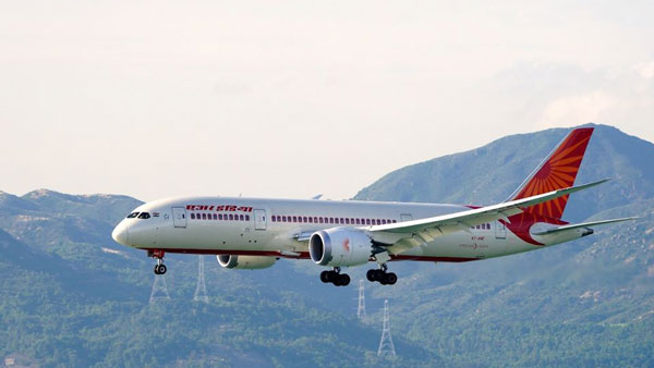 प्लेन में मोबाइल फोन को Switch Off या Flight Mode पर रखने क्यो कहा जाता है? जानें वजह