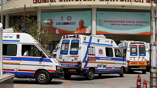 कोरोना से जंग में इन वाहन कंपनियों ने बढ़ाया मदद का हाथ, ऑक्सीजन से एम्बुलेंस तक की कर रहीं है व्यवस्था