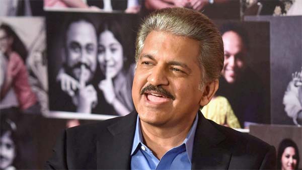 Anand Mahindra ने ट्विटर पर शेयर की सोशल डिस्टेंसिंग की अनोखी तस्वीर, रोक नहीं पाएंगे हंसी