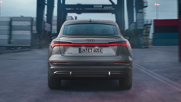 Audi e-Tron व e-Tron Sportback S Line का ब्लैक एडिशन हुआ पेश, जानें क्या है खास फीचर्स