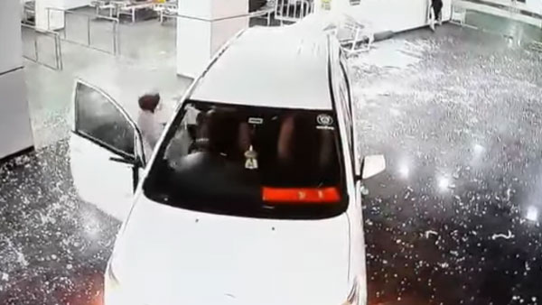 BJP नेता ने अपनी Toyota Innova से अस्पताल में मचाया उत्पात, CCTV में कैद हुआ कारनामा