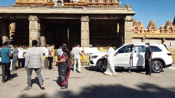 Karnataka CM’s Son Breaks Lockdown: कर्नाटक के मुख्य मंत्री के बेटे ने तोड़ा लॉकडाउन, अपने मर्सिडीज बेंज जीएलएस में गये मंदिर