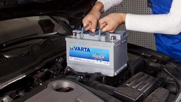 Corona Lockdown में डिस्चार्ज हुई Car Battery को इन तीन तरीकों से करें चार्ज, जानें