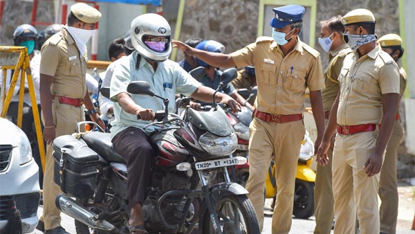 Karnataka CM’s Son Breaks Lockdown: कर्नाटक के मुख्य मंत्री के बेटे ने तोड़ा लॉकडाउन, अपने मर्सिडीज बेंज जीएलएस में गये मंदिर