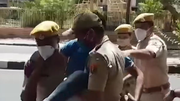 Corona Curfew तोड़ने पर बाइकर को पुलिस ने दबोचा, सजा देख कर छूट जाएगी हंसी