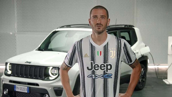फुटबॉलर Cristiano Ronaldo और उनकी टीम ने पेश किया Jeep 4xe का नया लोगो, जानें क्या है खास