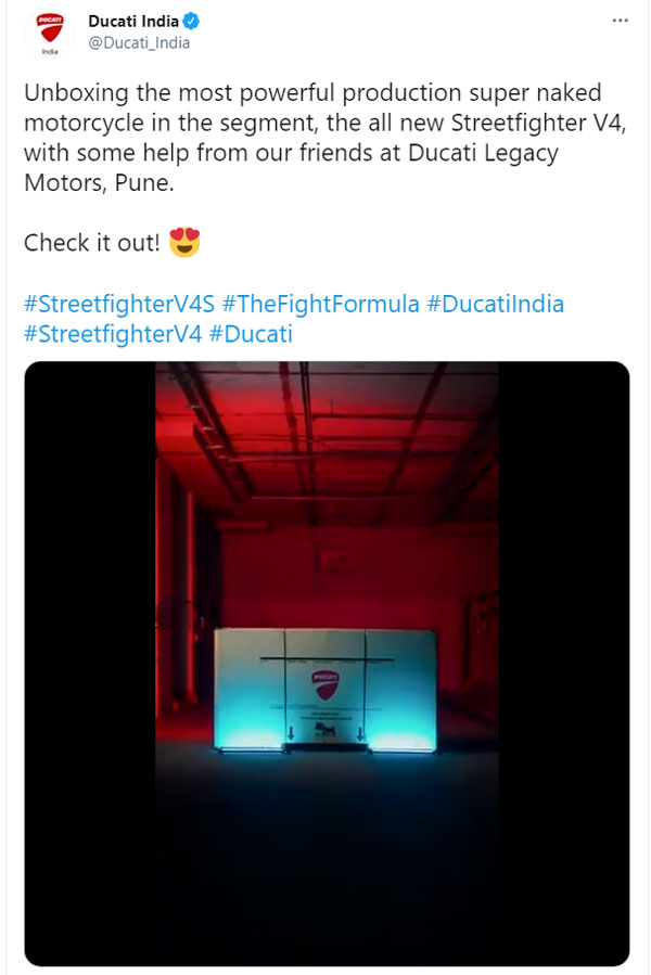 Ducati ने भारत में अपनी Streetfighter V4 की डिलीवरी की शुरू, जानें क्या हैं फीचर्स व कीमत