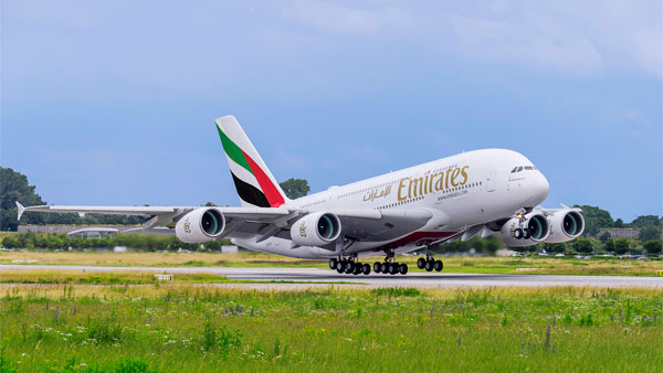 Man Flies Solo From Mumbai To Dubai: 360-सीटर प्लेन में मुंबई से दुबई ने इस व्यक्ति ने अकेले किया सफर, सिर्फ 18,000 रुपये आया खर्च