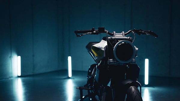 Husqvarna Vektorr Concept Unveiled: हस्कवरना वेक्टर इलेक्ट्रिक स्कूटर कांसेप्ट को किया गया पेश, बजाज चेतक पर आधारित