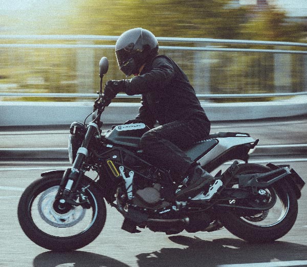 Husqvarna Svartpilen 125 Production: हस्कवरना स्वार्टपिलेन 125 का उत्पादन हुआ शुरू, यूरोप में होगा एक्सपोर्ट